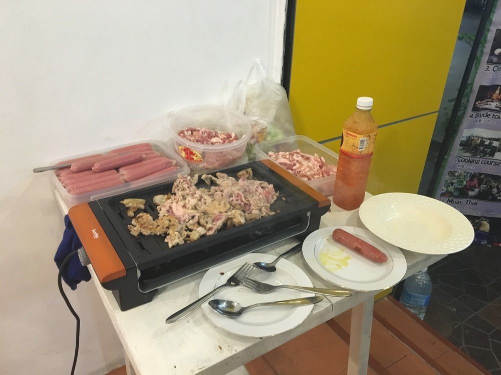Warm White Hostel Банкок Екстериор снимка