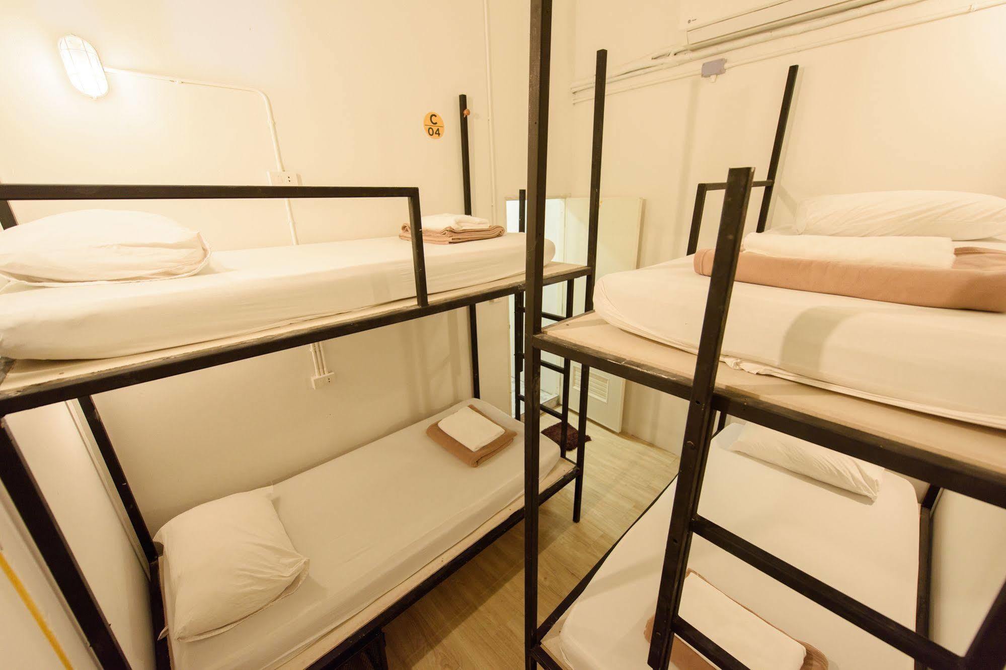 Warm White Hostel Банкок Екстериор снимка